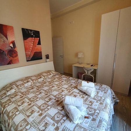 4Rooms Guest House Free Wi-Fi Salerno Exteriör bild