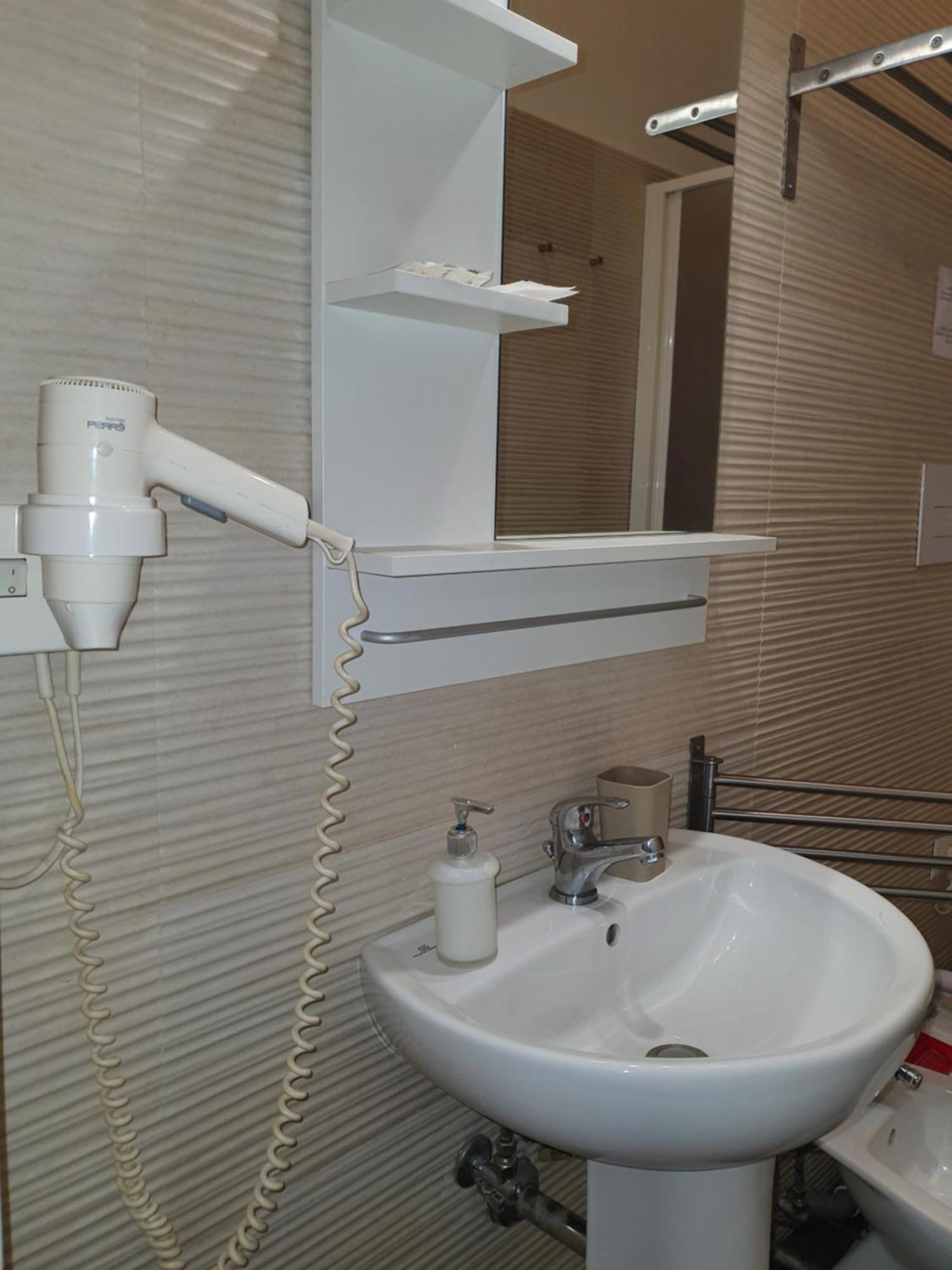 4Rooms Guest House Free Wi-Fi Salerno Exteriör bild