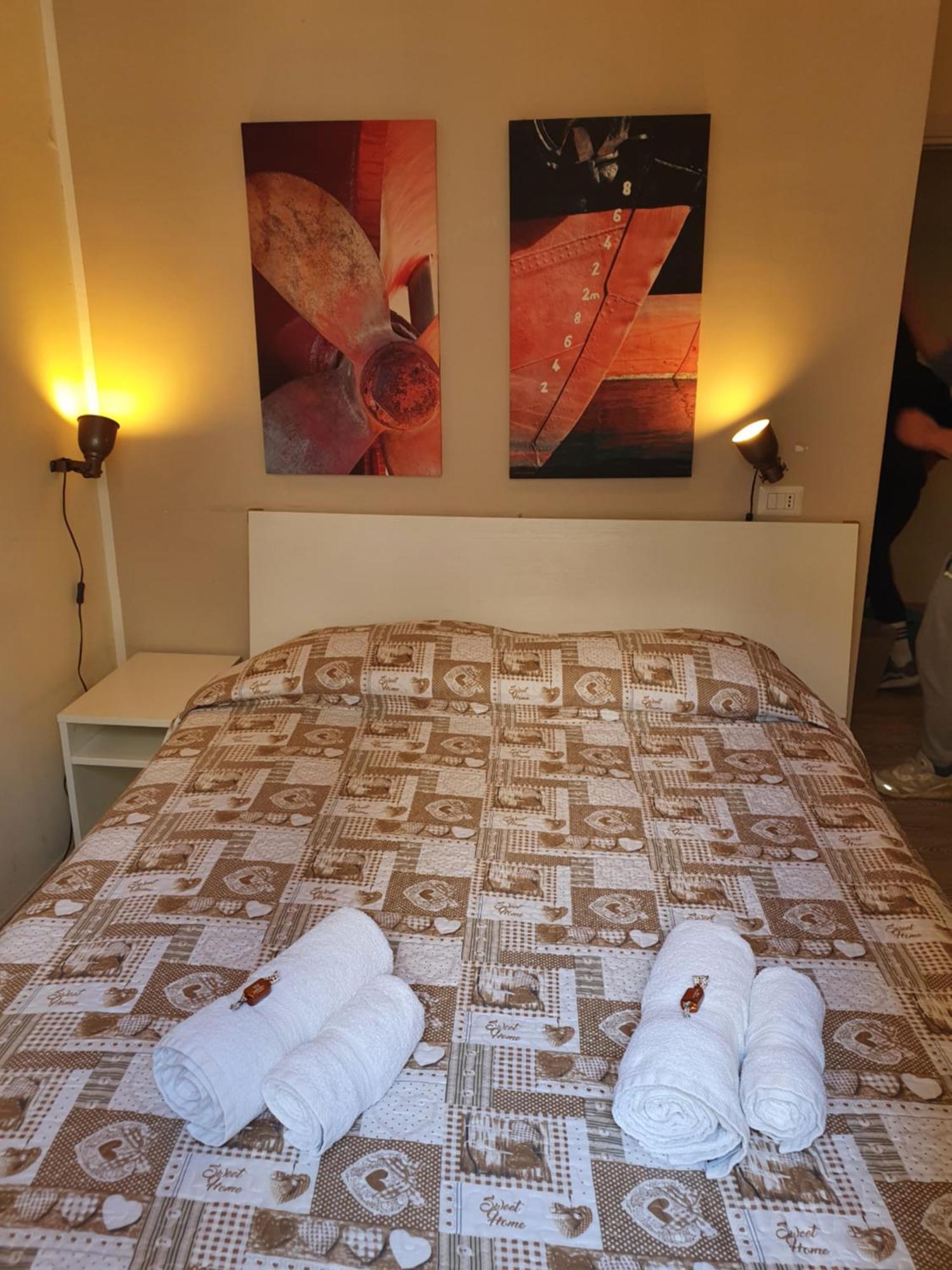 4Rooms Guest House Free Wi-Fi Salerno Exteriör bild