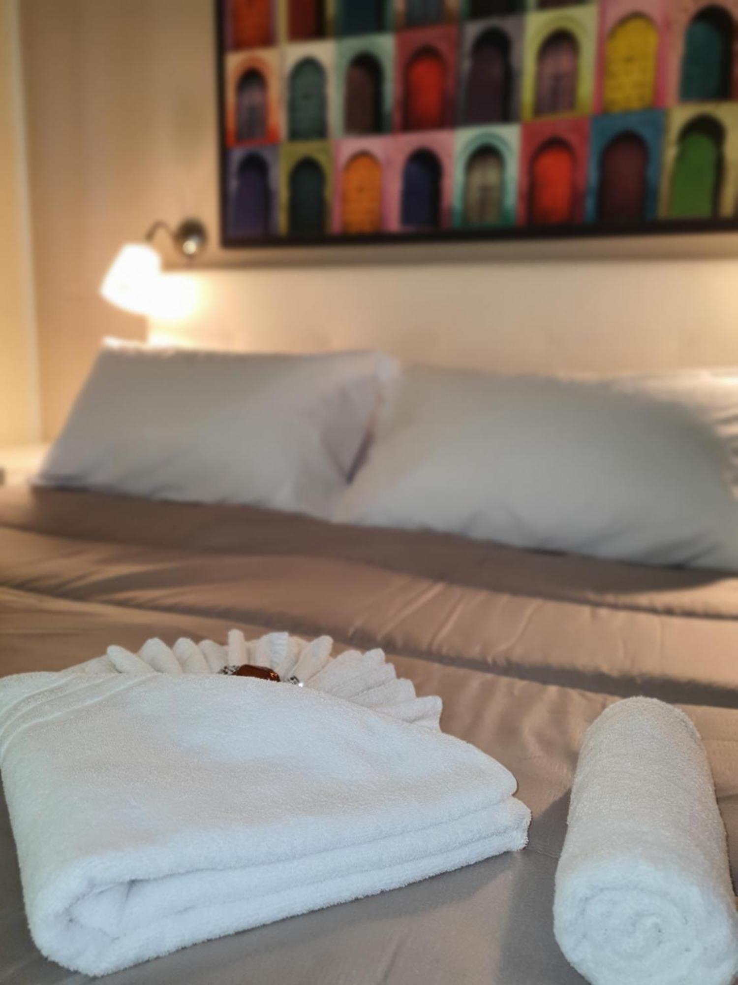 4Rooms Guest House Free Wi-Fi Salerno Exteriör bild