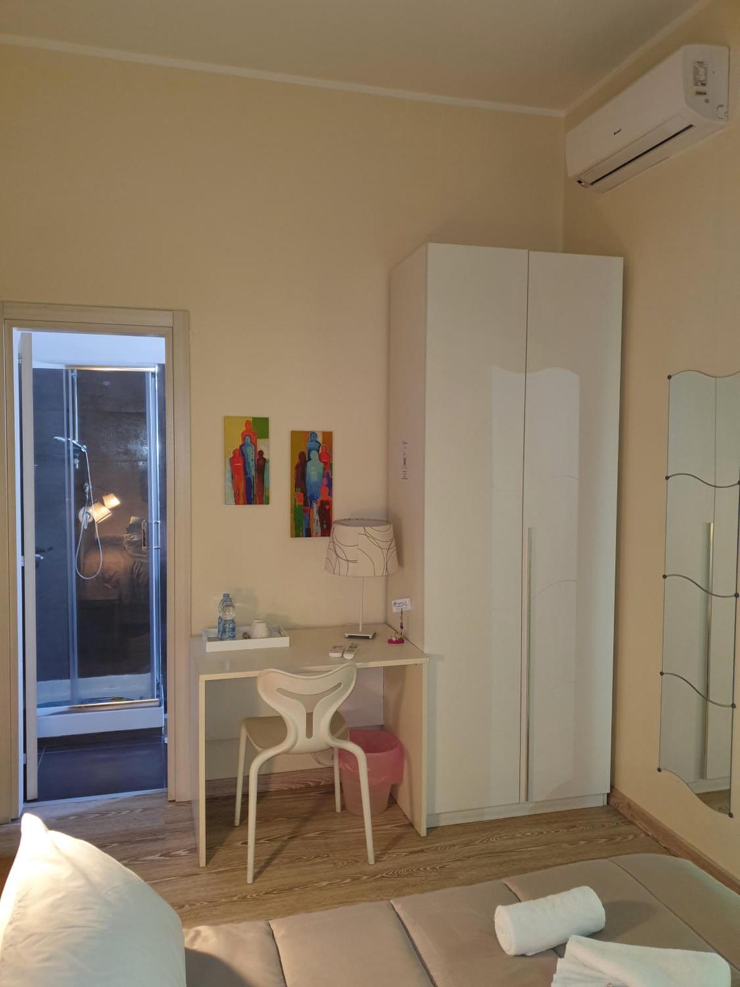 4Rooms Guest House Free Wi-Fi Salerno Exteriör bild
