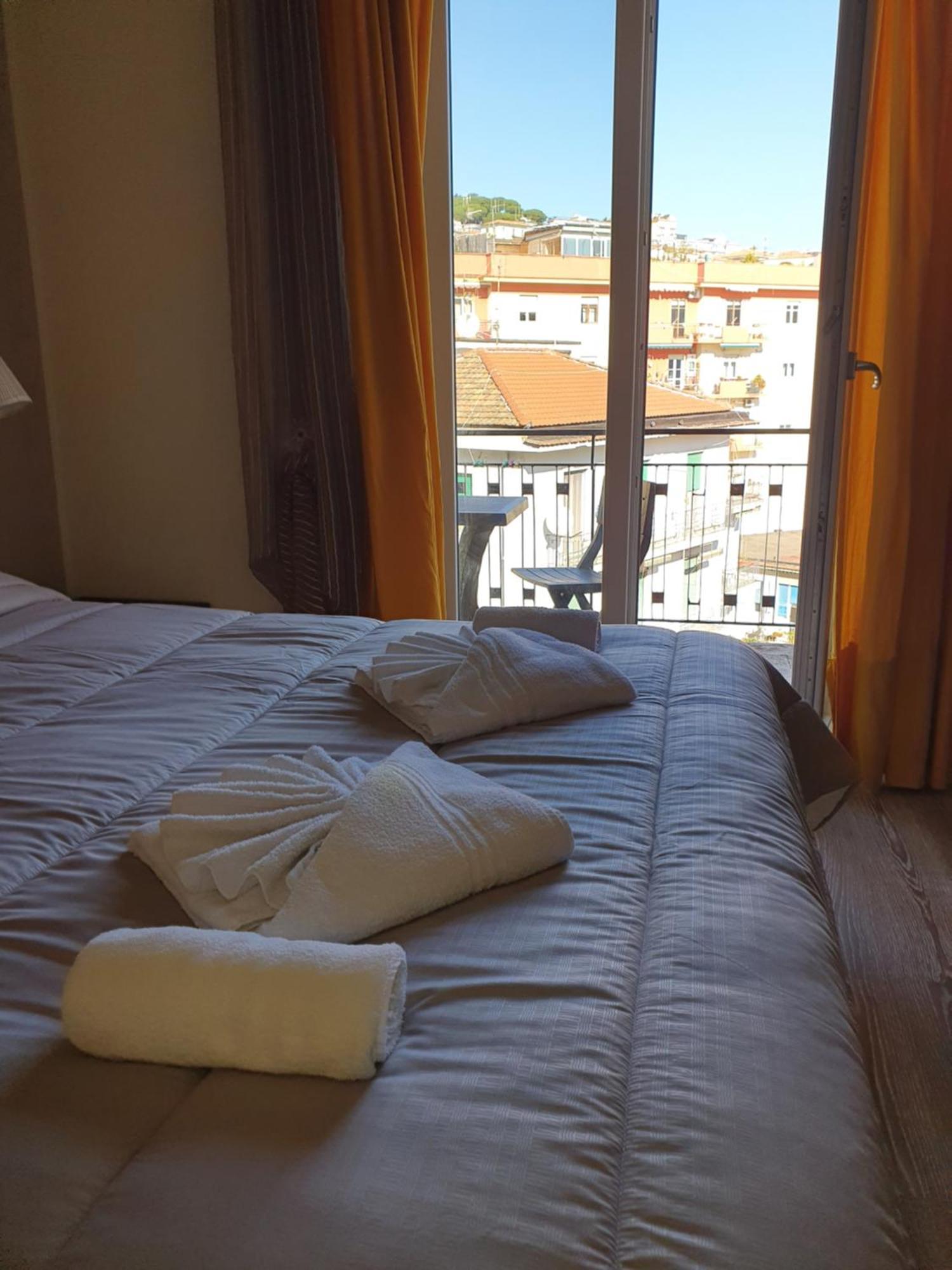 4Rooms Guest House Free Wi-Fi Salerno Exteriör bild