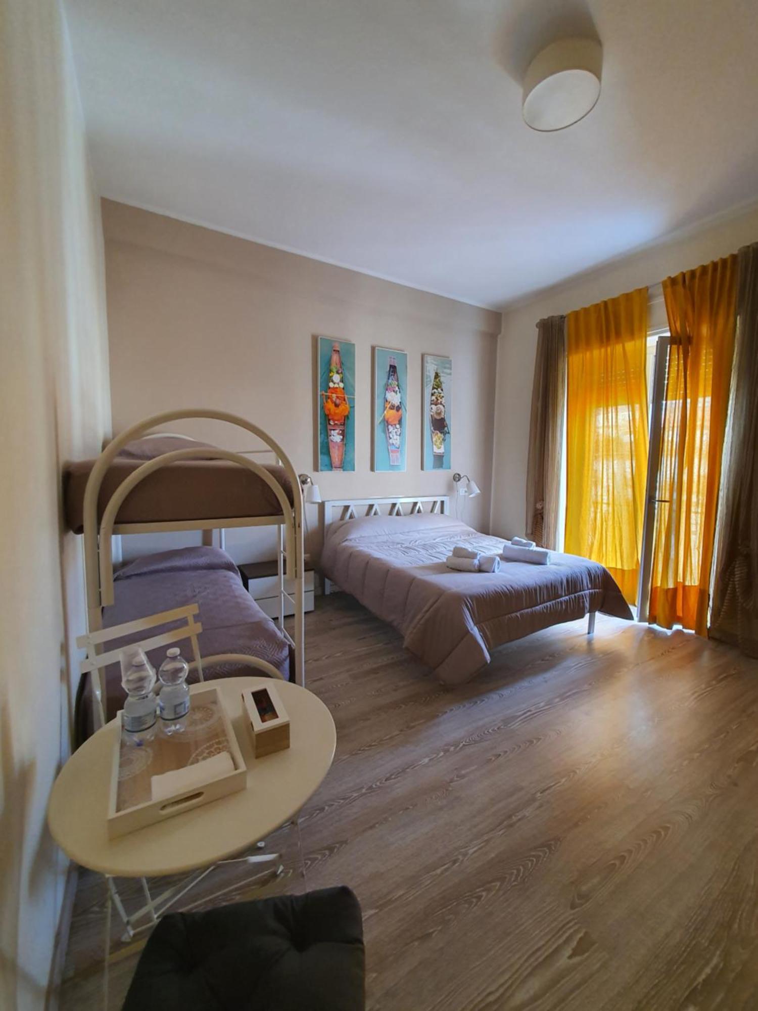 4Rooms Guest House Free Wi-Fi Salerno Exteriör bild