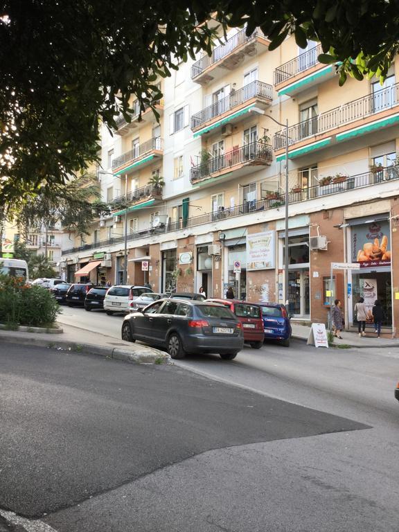 4Rooms Guest House Free Wi-Fi Salerno Exteriör bild